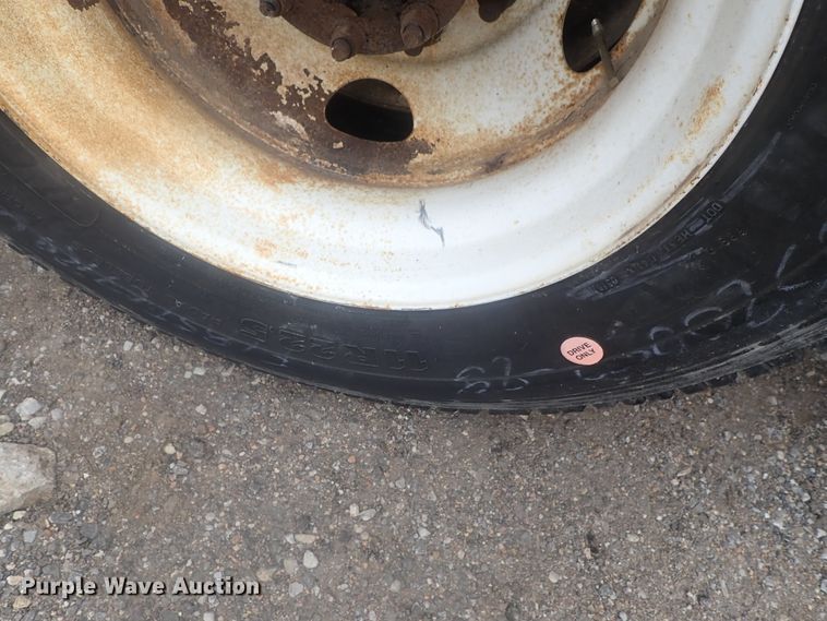 image for item DI7266 2013 Peterbilt 579  semi truck