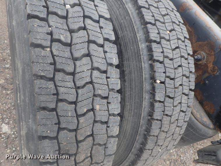 image for item DI7266 2013 Peterbilt 579  semi truck