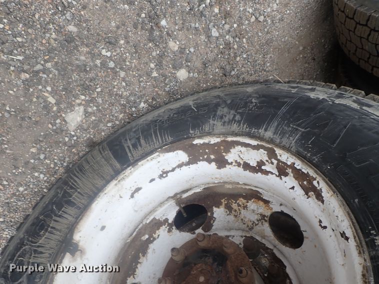 image for item DI7266 2013 Peterbilt 579  semi truck