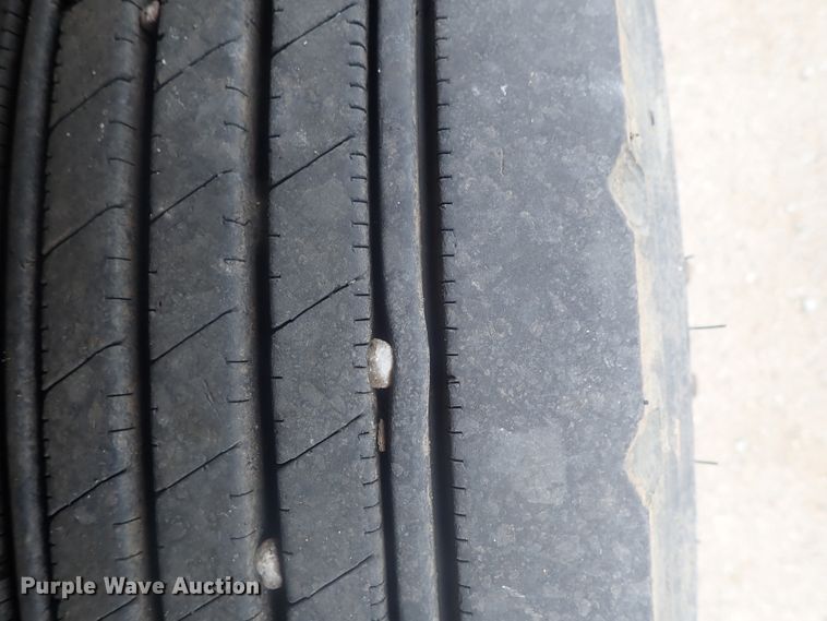 image for item DI7266 2013 Peterbilt 579  semi truck