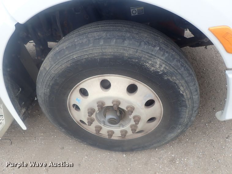 image for item DI7266 2013 Peterbilt 579  semi truck