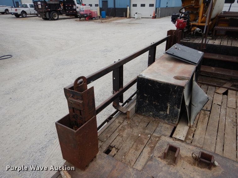 image for item DI8341 2000 Neville Built drop deck equipment trailer