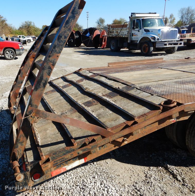 image for item DI8343 2000 Neville Built drop deck equipment trailer