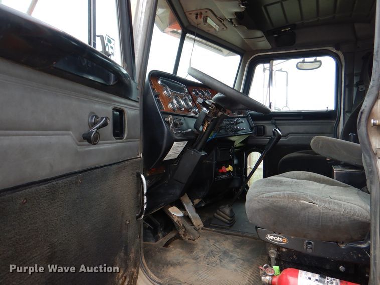 image for item DJ0253 2001 Peterbilt 379  roll off container truck