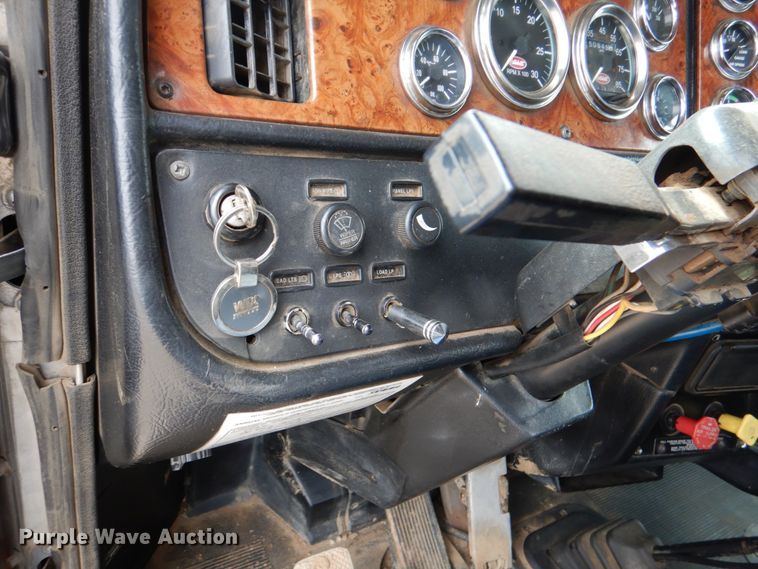 image for item DJ0253 2001 Peterbilt 379  roll off container truck