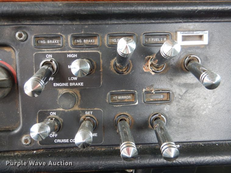 image for item DJ0253 2001 Peterbilt 379  roll off container truck