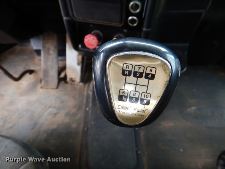 image for item DJ0253 2001 Peterbilt 379  roll off container truck