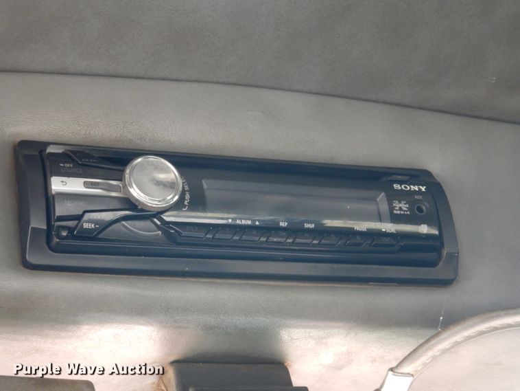 image for item DJ0253 2001 Peterbilt 379  roll off container truck