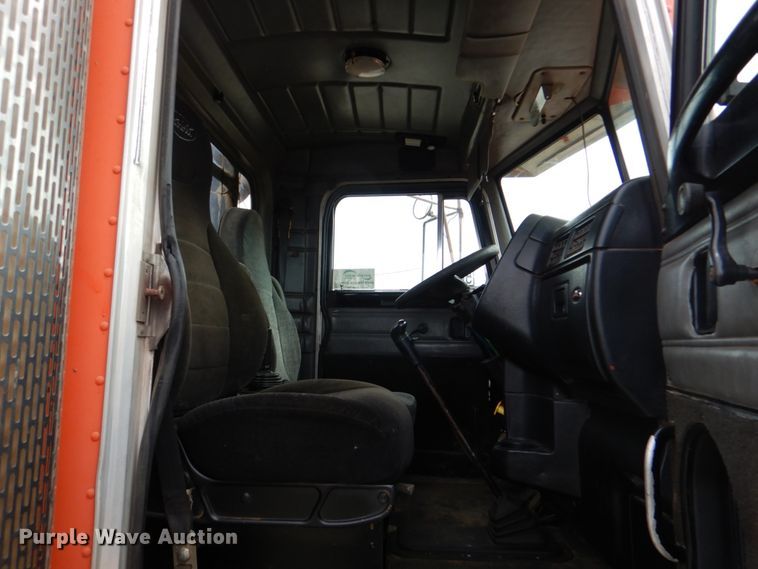 image for item DJ0253 2001 Peterbilt 379  roll off container truck