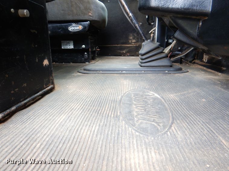 image for item DJ0253 2001 Peterbilt 379  roll off container truck