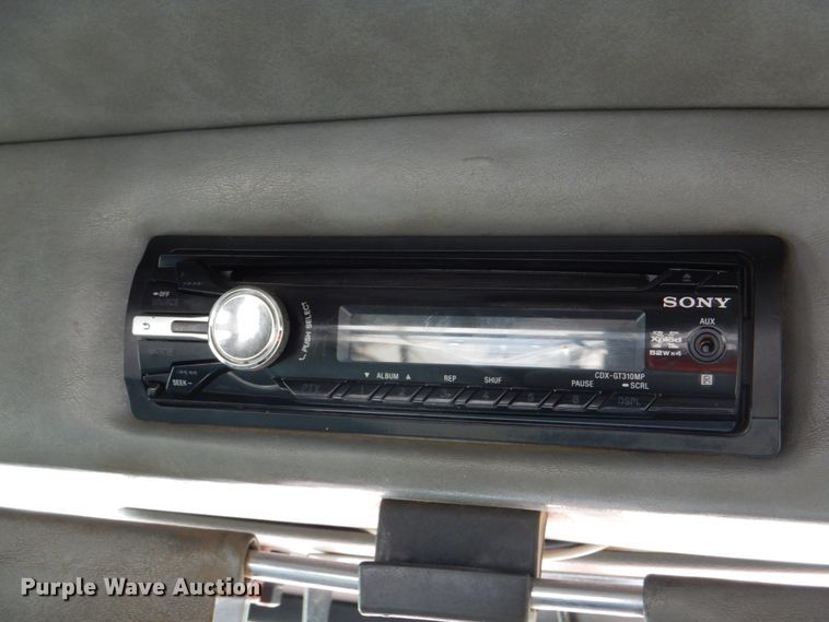 image for item DJ0253 2001 Peterbilt 379  roll off container truck