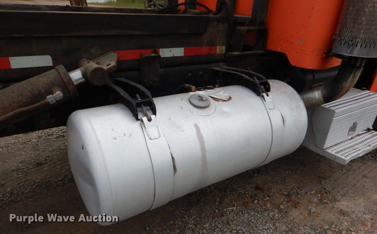 image for item DJ0253 2001 Peterbilt 379  roll off container truck