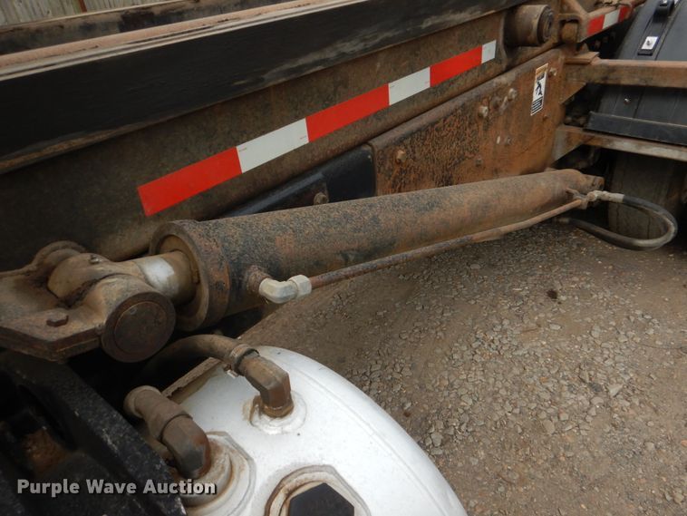 image for item DJ0253 2001 Peterbilt 379  roll off container truck