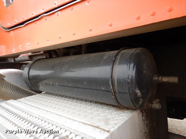 image for item DJ0253 2001 Peterbilt 379  roll off container truck