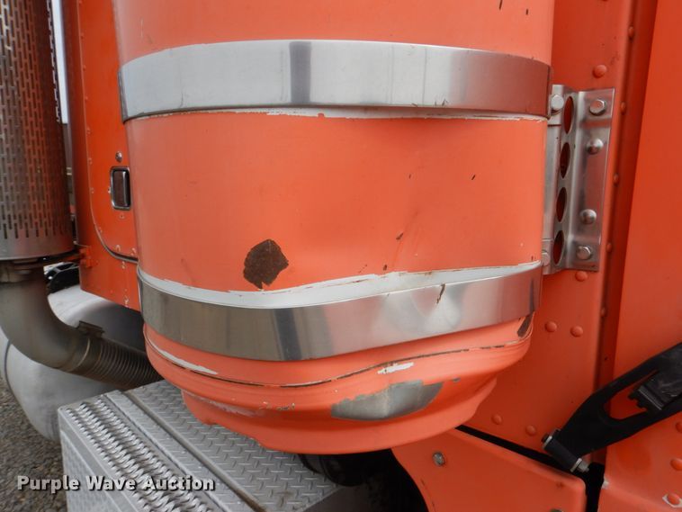 image for item DJ0253 2001 Peterbilt 379  roll off container truck