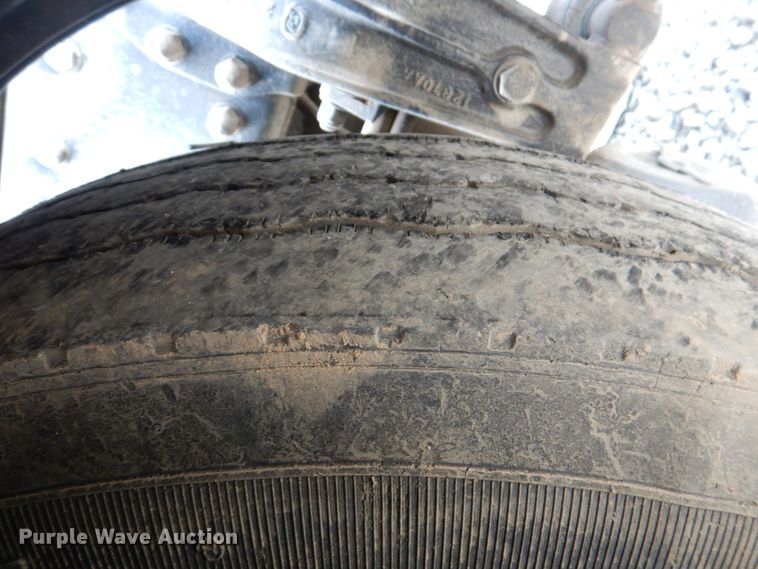 image for item DJ0253 2001 Peterbilt 379  roll off container truck