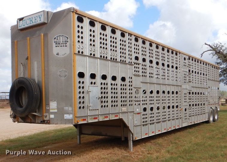 image for item DJ0752 2003 Merritt Gold Line livestock trailer