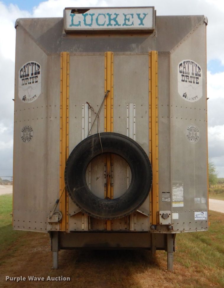 image for item DJ0752 2003 Merritt Gold Line livestock trailer