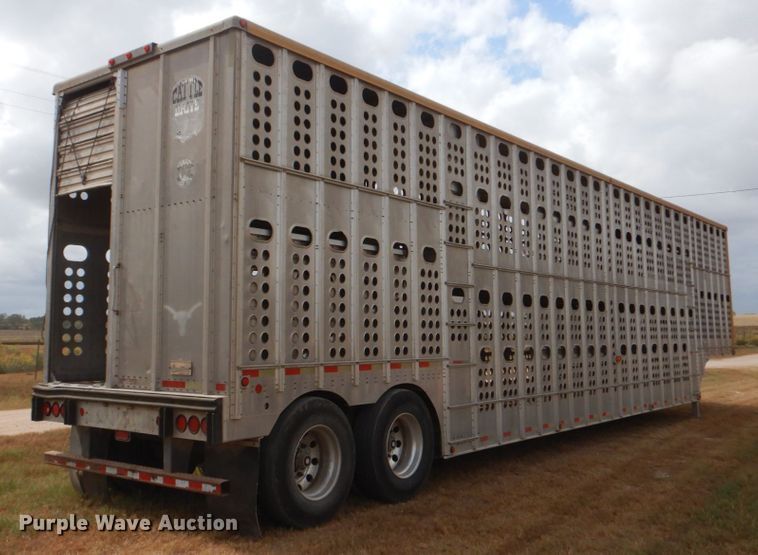 image for item DJ0752 2003 Merritt Gold Line livestock trailer