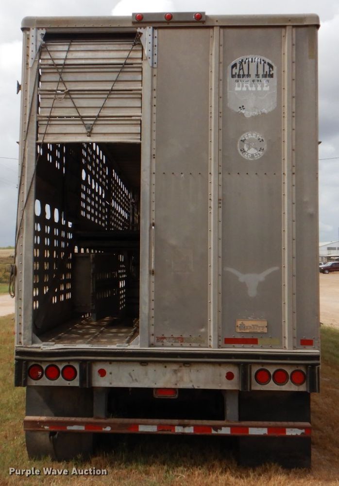 image for item DJ0752 2003 Merritt Gold Line livestock trailer