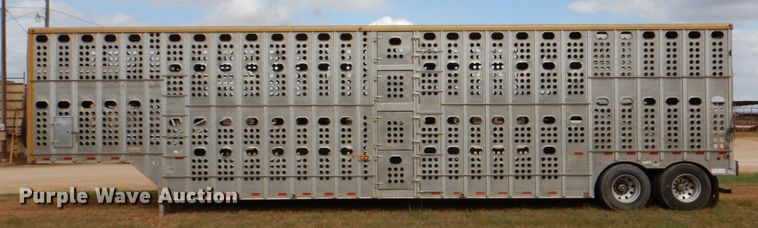 image for item DJ0752 2003 Merritt Gold Line livestock trailer