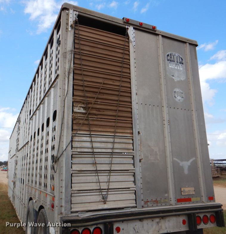 image for item DJ0752 2003 Merritt Gold Line livestock trailer