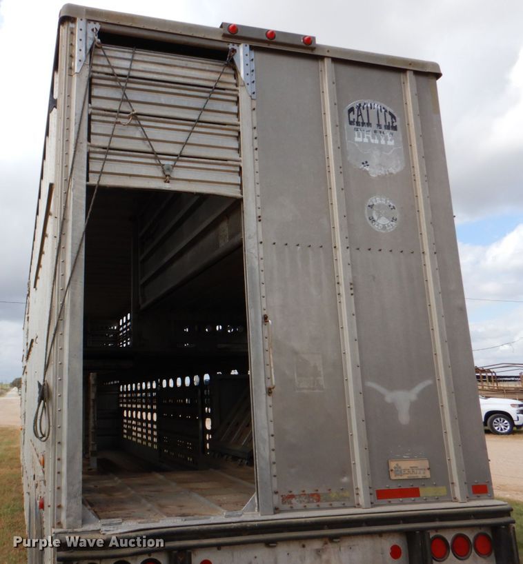 image for item DJ0752 2003 Merritt Gold Line livestock trailer