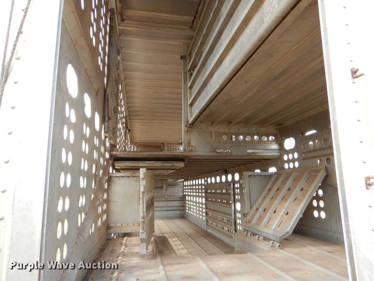 image for item DJ0752 2003 Merritt Gold Line livestock trailer