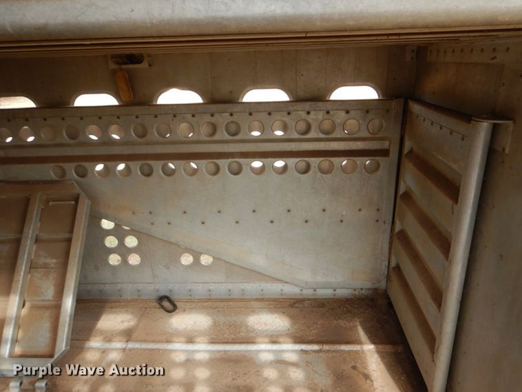 image for item DJ0752 2003 Merritt Gold Line livestock trailer