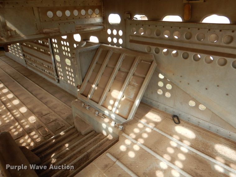 image for item DJ0752 2003 Merritt Gold Line livestock trailer