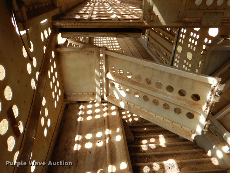 image for item DJ0752 2003 Merritt Gold Line livestock trailer