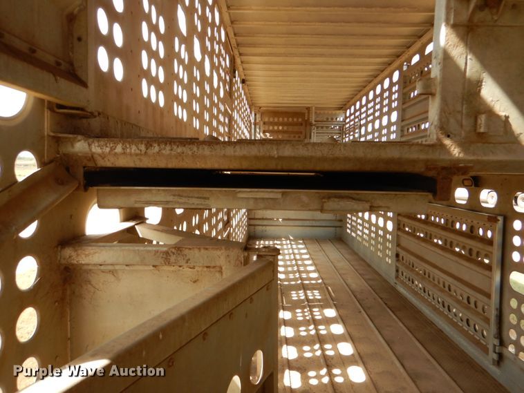 image for item DJ0752 2003 Merritt Gold Line livestock trailer