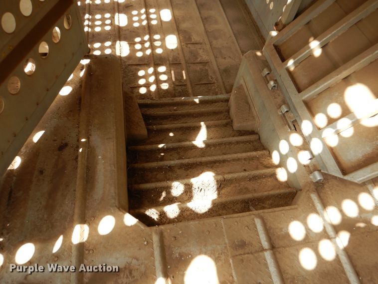 image for item DJ0752 2003 Merritt Gold Line livestock trailer