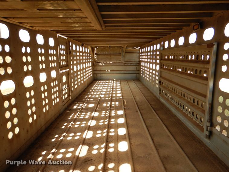 image for item DJ0752 2003 Merritt Gold Line livestock trailer