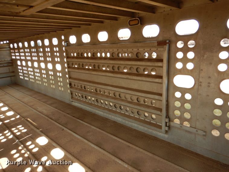 image for item DJ0752 2003 Merritt Gold Line livestock trailer