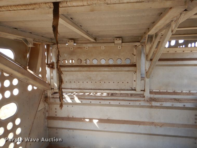 image for item DJ0752 2003 Merritt Gold Line livestock trailer