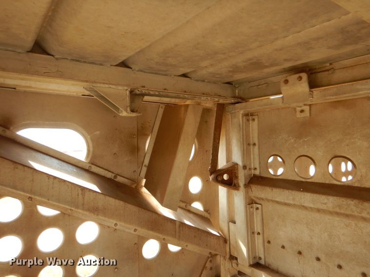 image for item DJ0752 2003 Merritt Gold Line livestock trailer