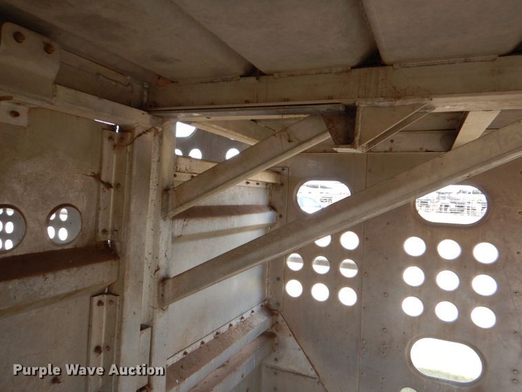 image for item DJ0752 2003 Merritt Gold Line livestock trailer