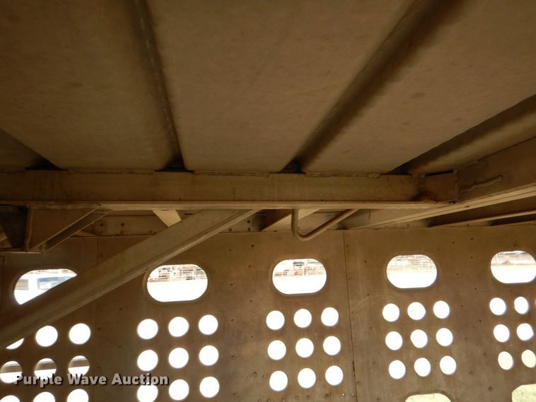 image for item DJ0752 2003 Merritt Gold Line livestock trailer