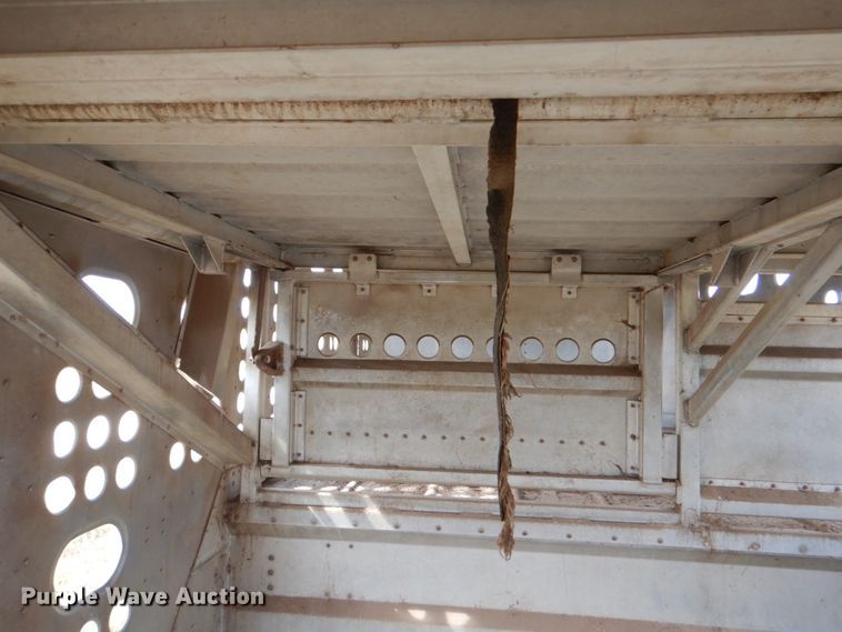 image for item DJ0752 2003 Merritt Gold Line livestock trailer