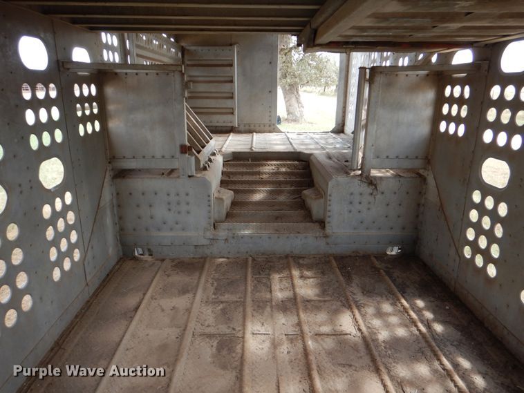 image for item DJ0752 2003 Merritt Gold Line livestock trailer