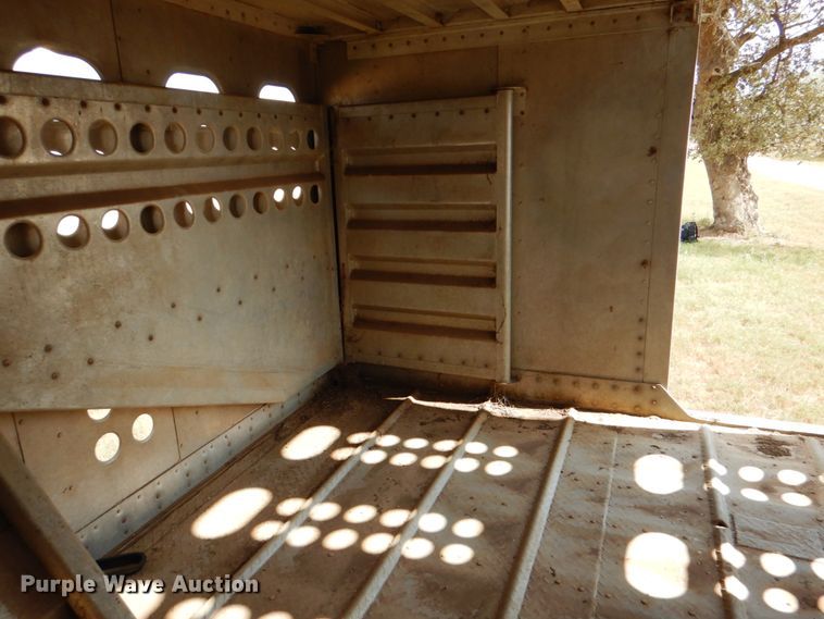 image for item DJ0752 2003 Merritt Gold Line livestock trailer