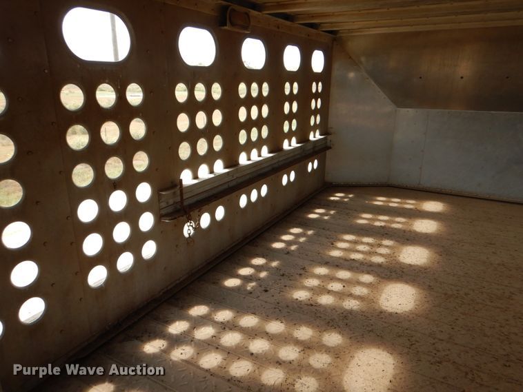 image for item DJ0752 2003 Merritt Gold Line livestock trailer