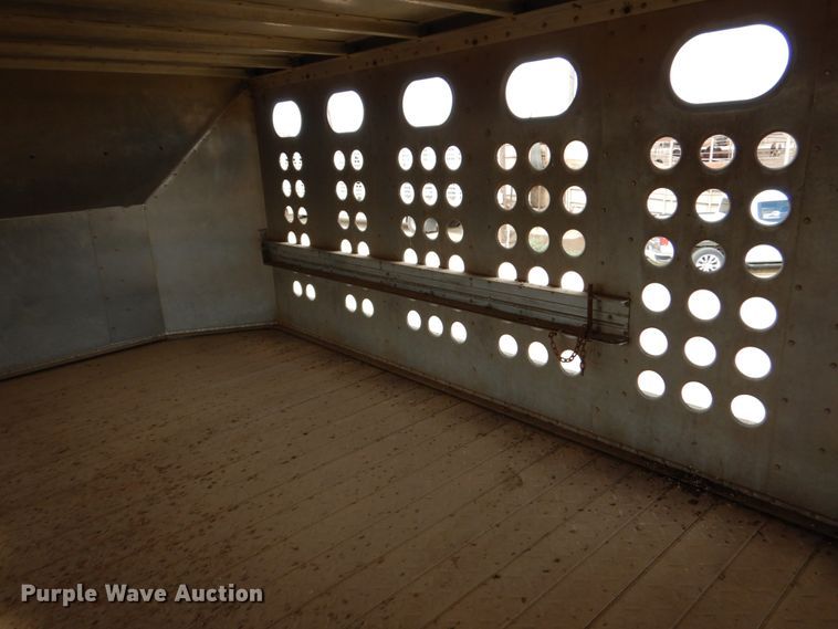 image for item DJ0752 2003 Merritt Gold Line livestock trailer