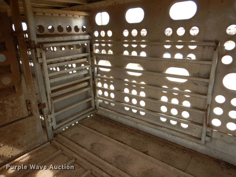 image for item DJ0752 2003 Merritt Gold Line livestock trailer