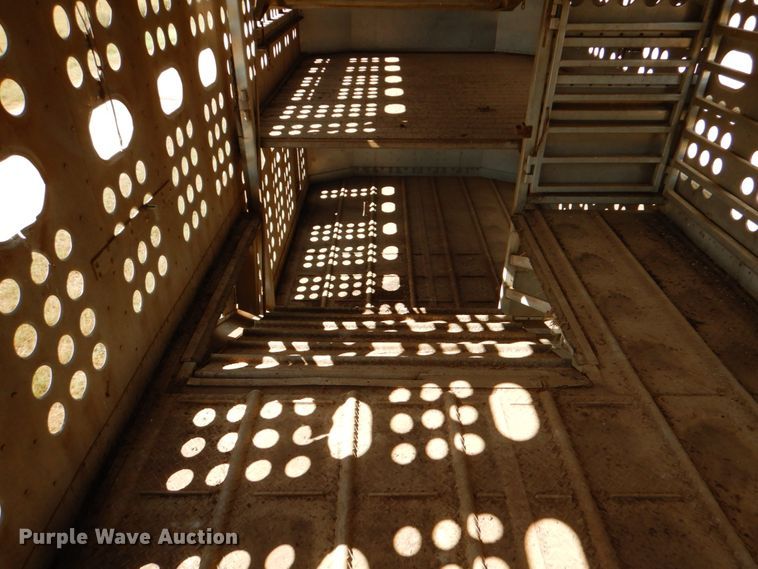 image for item DJ0752 2003 Merritt Gold Line livestock trailer