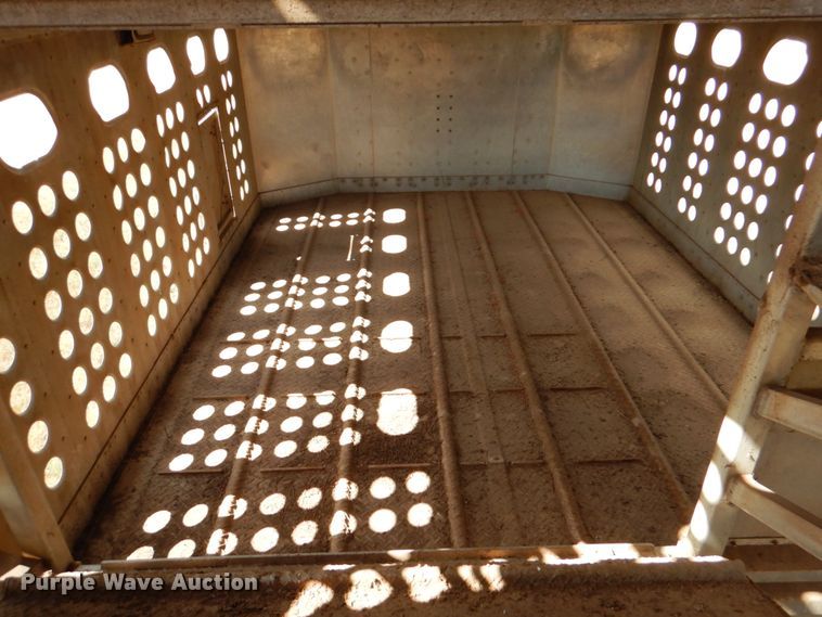 image for item DJ0752 2003 Merritt Gold Line livestock trailer