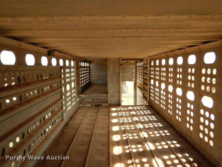 image for item DJ0752 2003 Merritt Gold Line livestock trailer