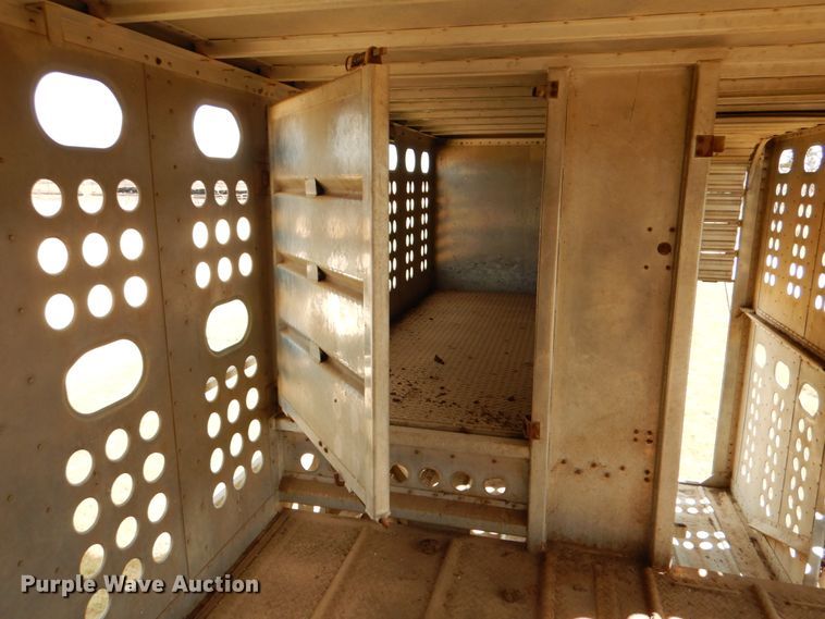 image for item DJ0752 2003 Merritt Gold Line livestock trailer