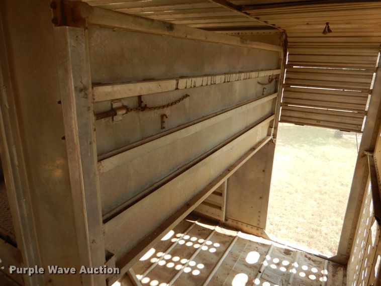 image for item DJ0752 2003 Merritt Gold Line livestock trailer